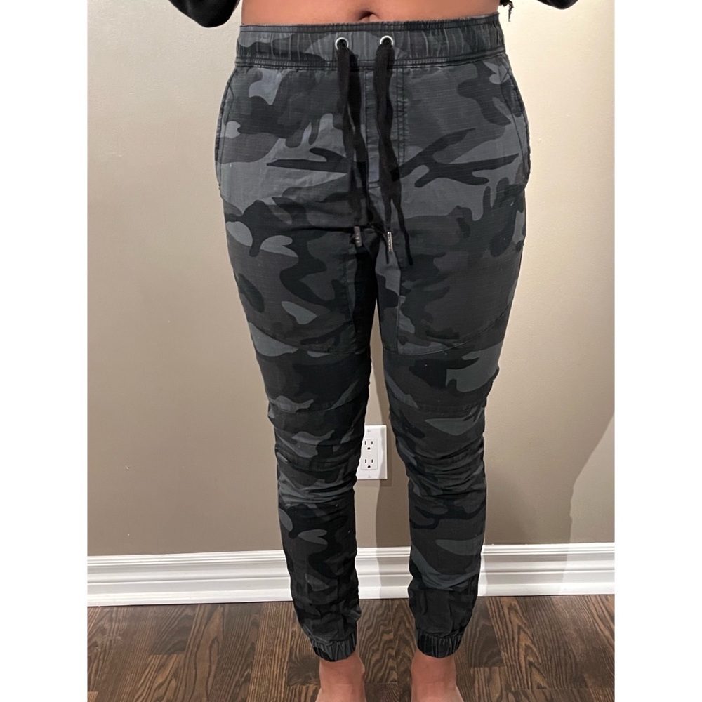Women’s Black Camo Jogger Pant​